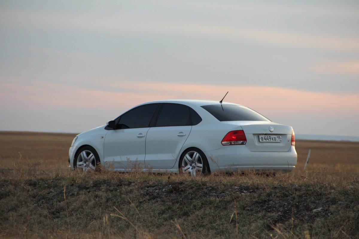 Volkswagen Polo long Beach r17