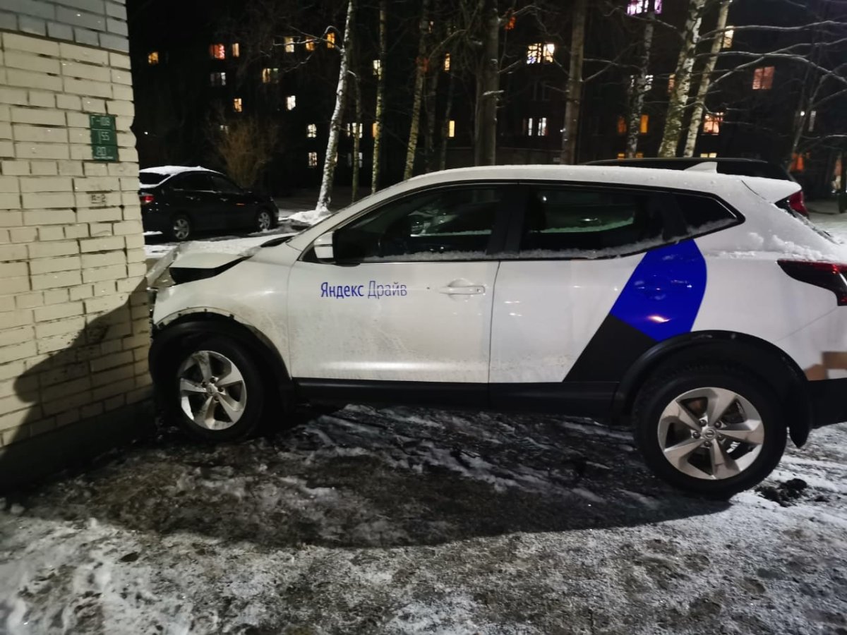 Бросил автомобиль каршеринг