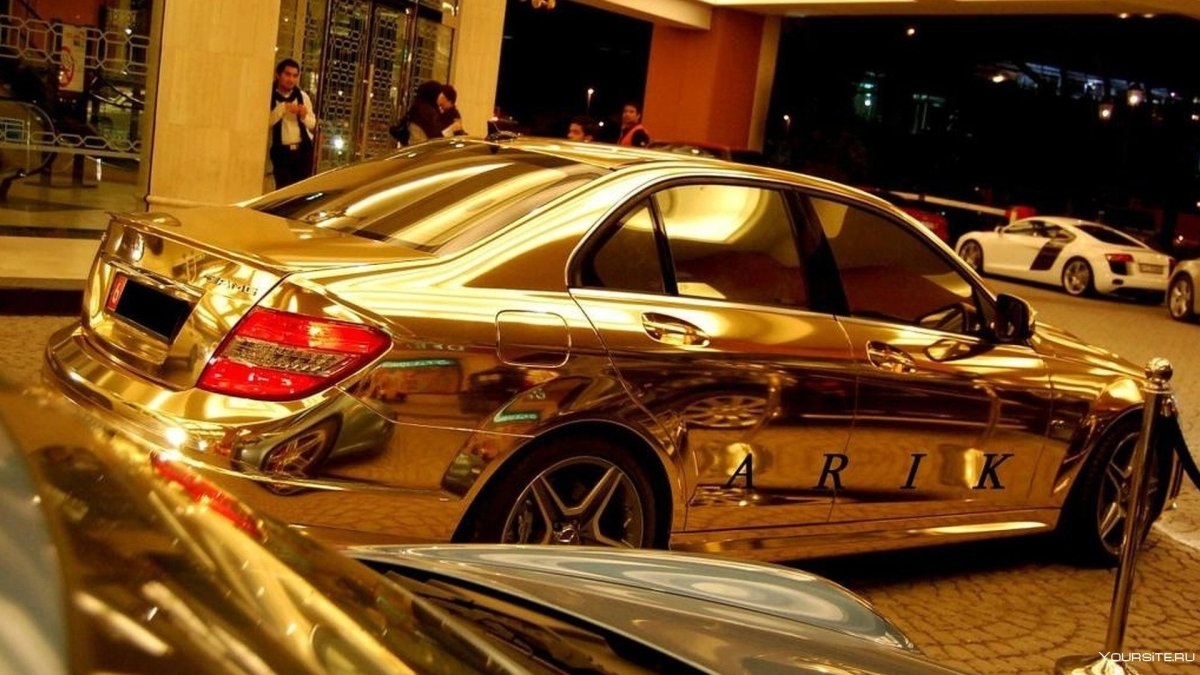 Золотой Мерседес c63 2022