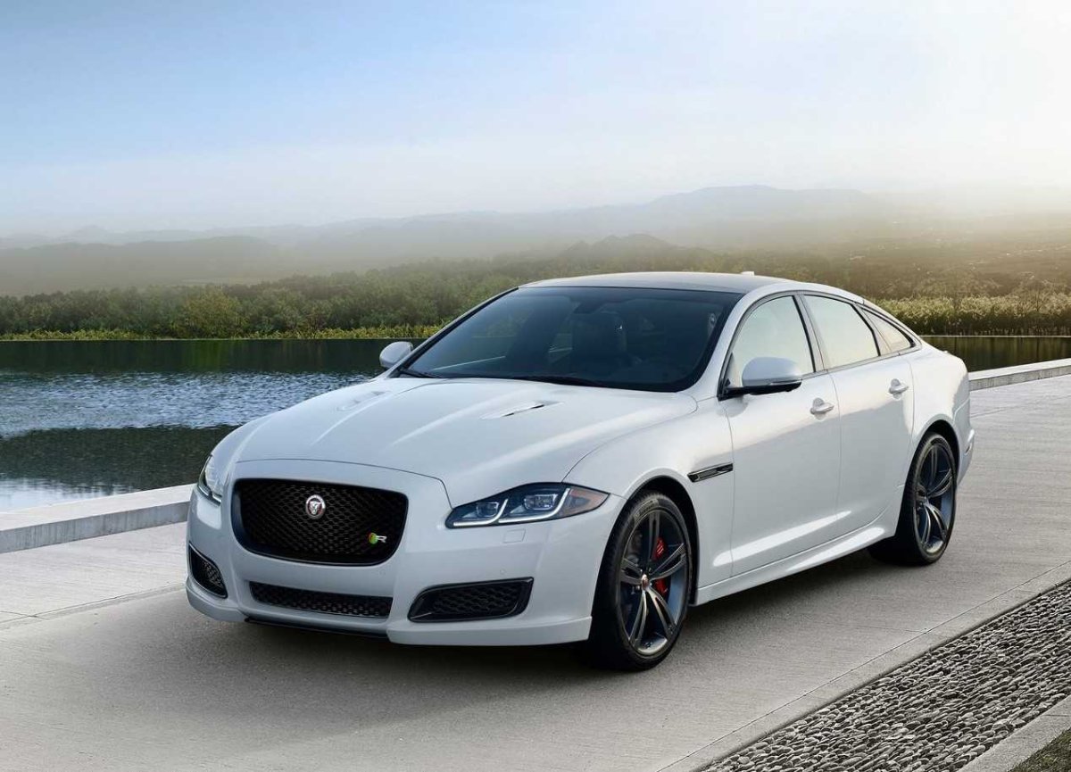 Jaguar XJ 2015 белый