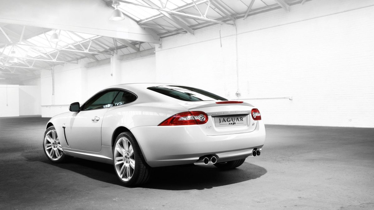 Jaguar XJ 2010 белый