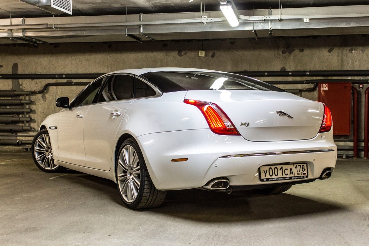 Jaguar XJ long White