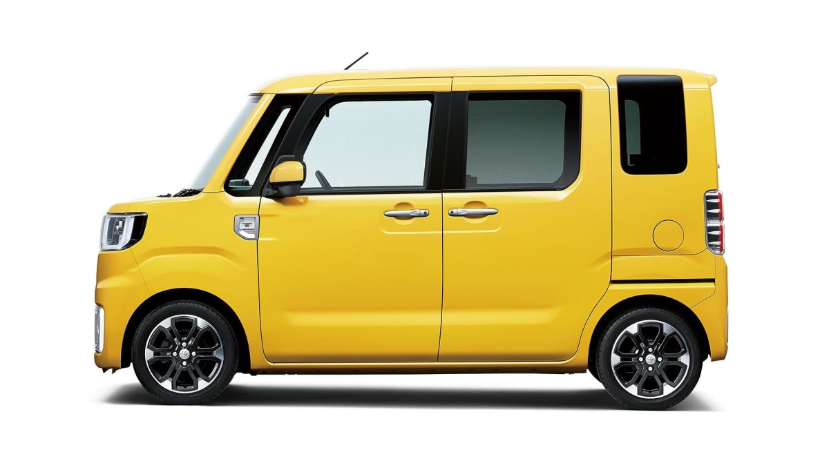 Toyota Pixis Mega 2015