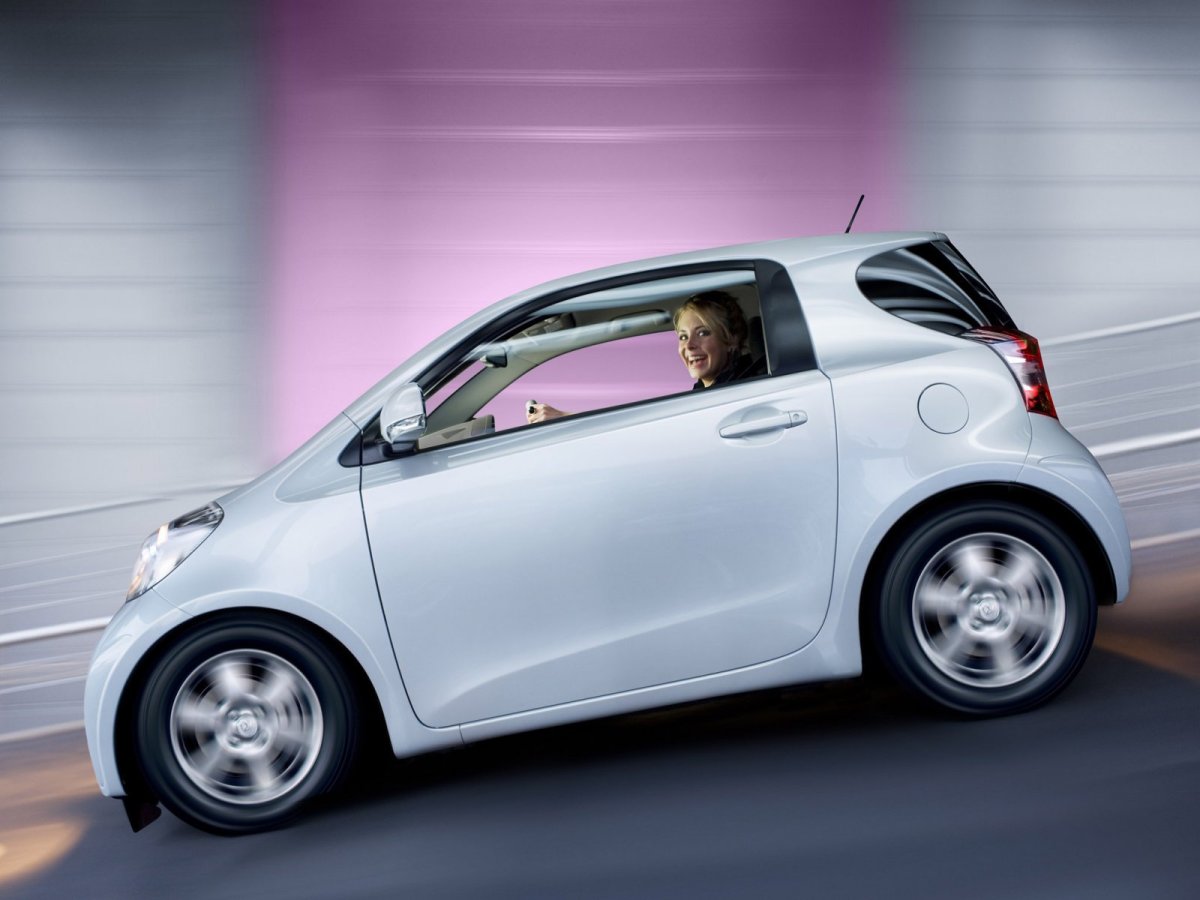 Toyota IQ. 4,3