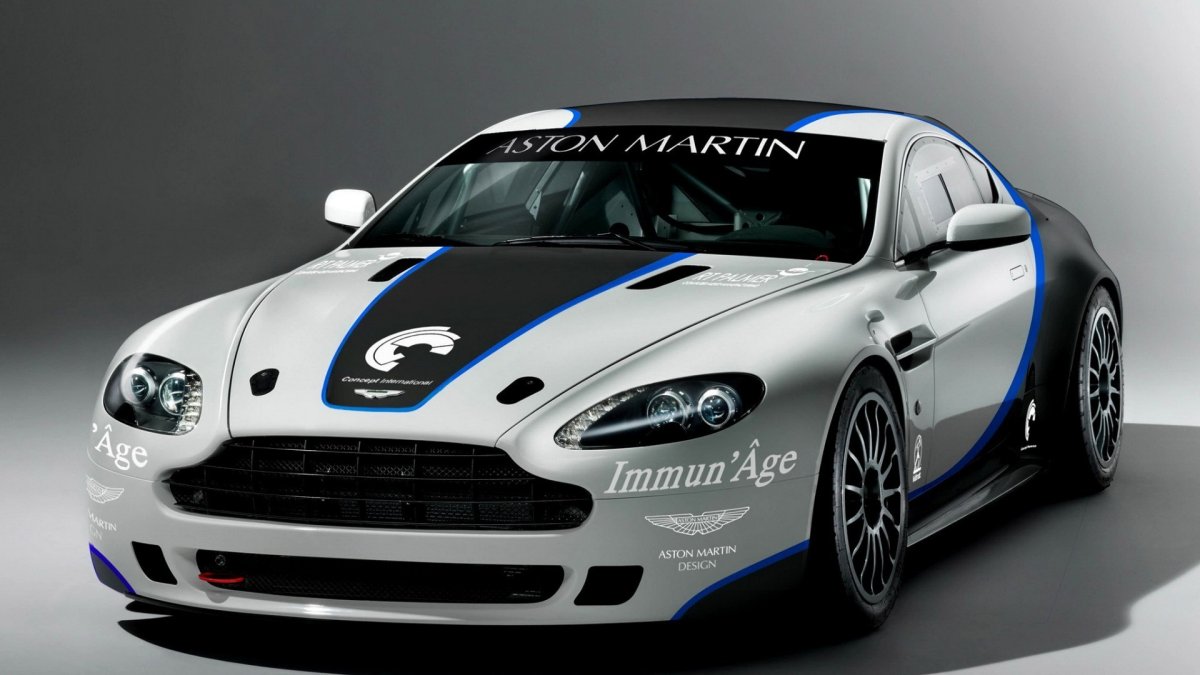Aston Martin v8 Vantage gt4