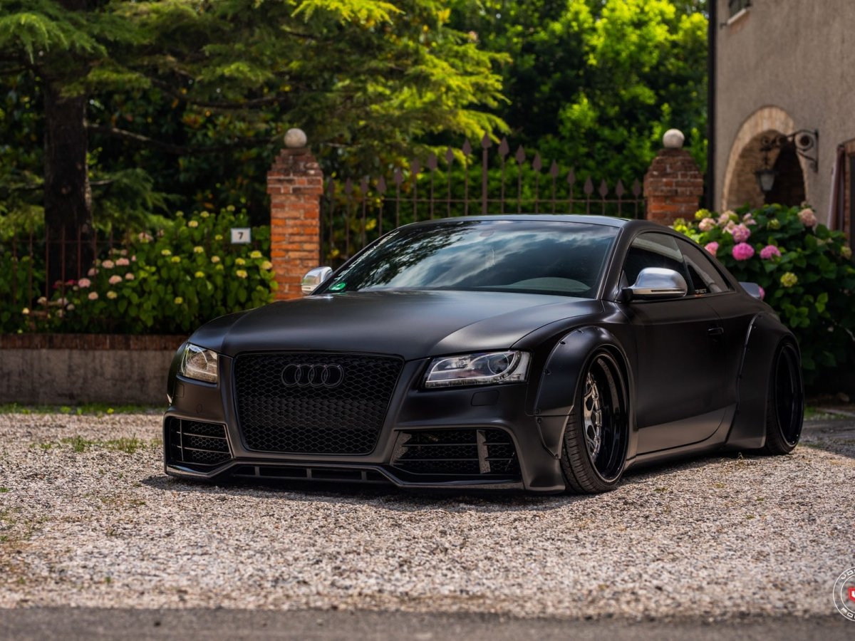 Машина черная Ауди s5 НD