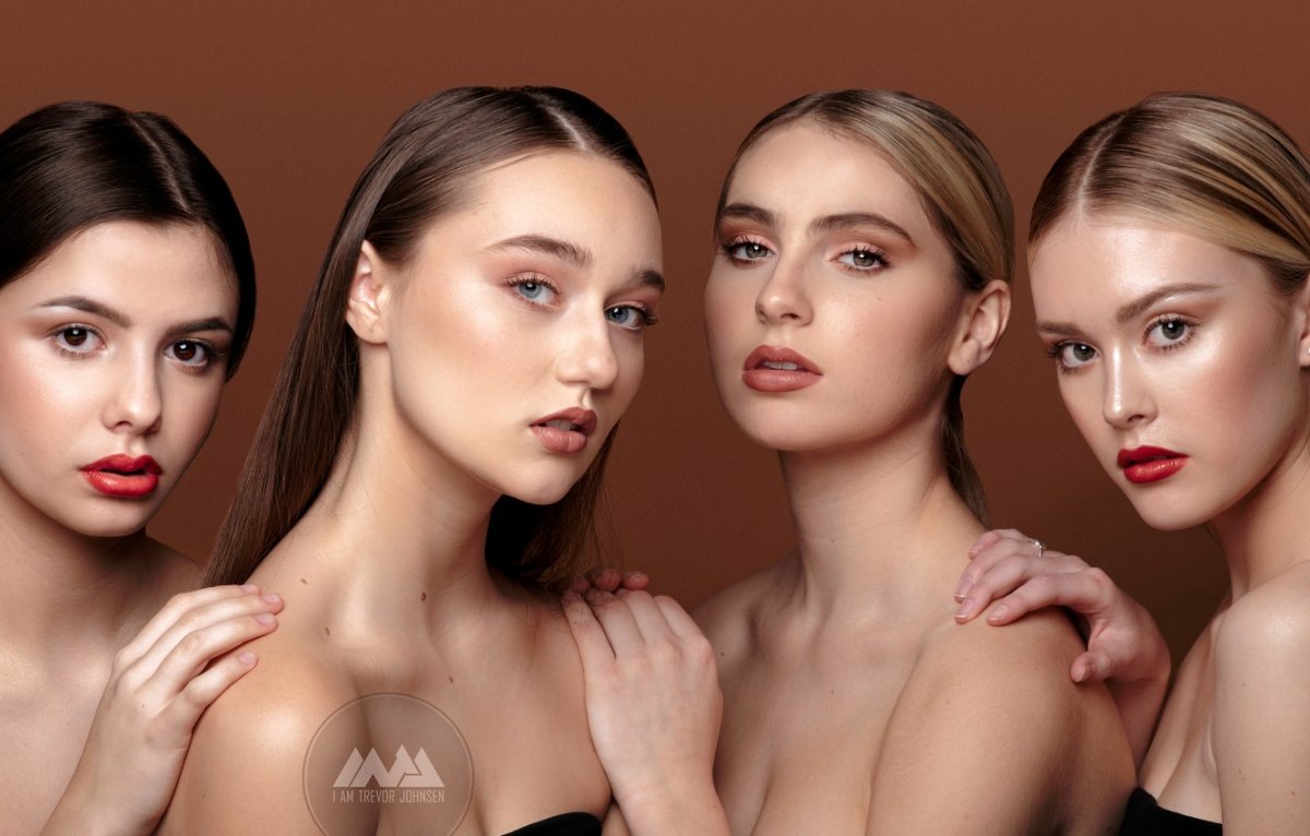 Две девушки модели макияж