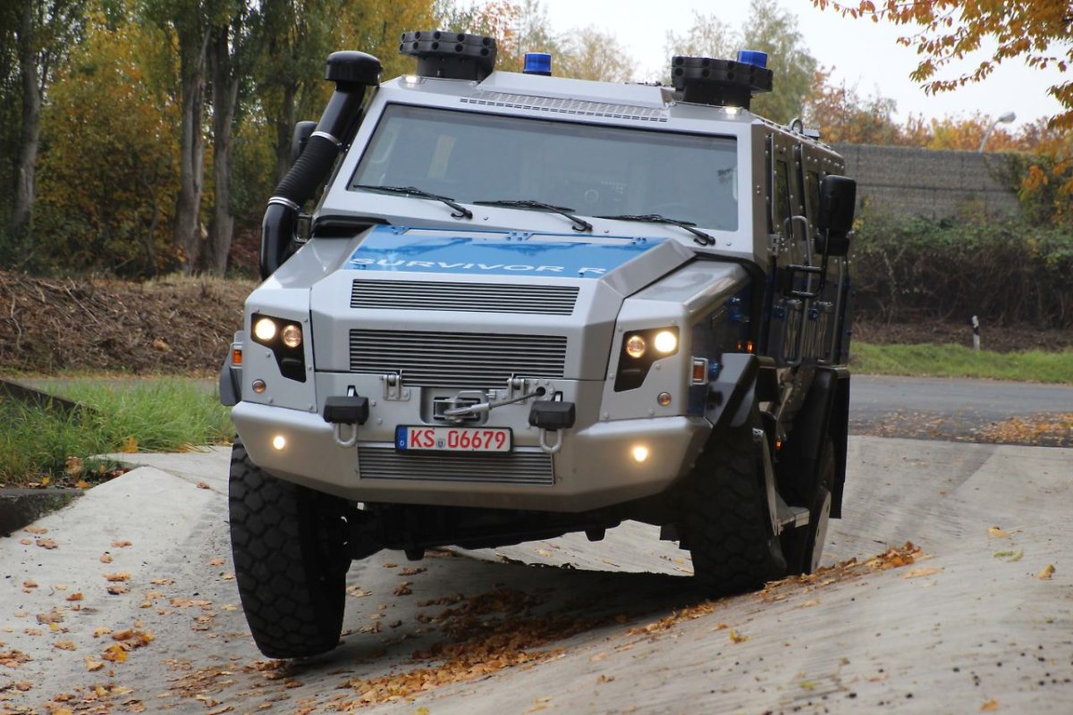 Survivor r 4x4 бронемобиль