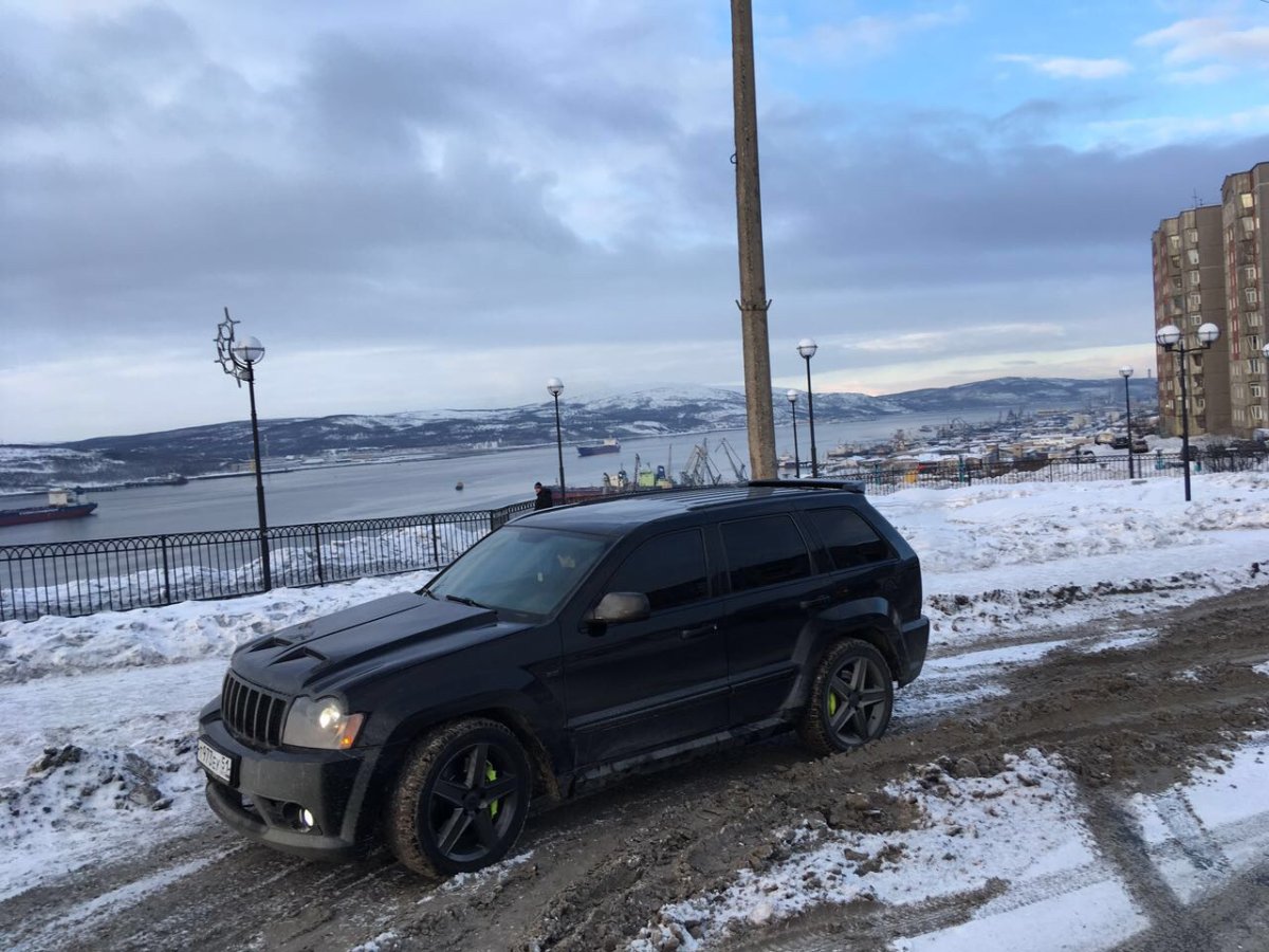 Srt8 Grand Cherokee зима