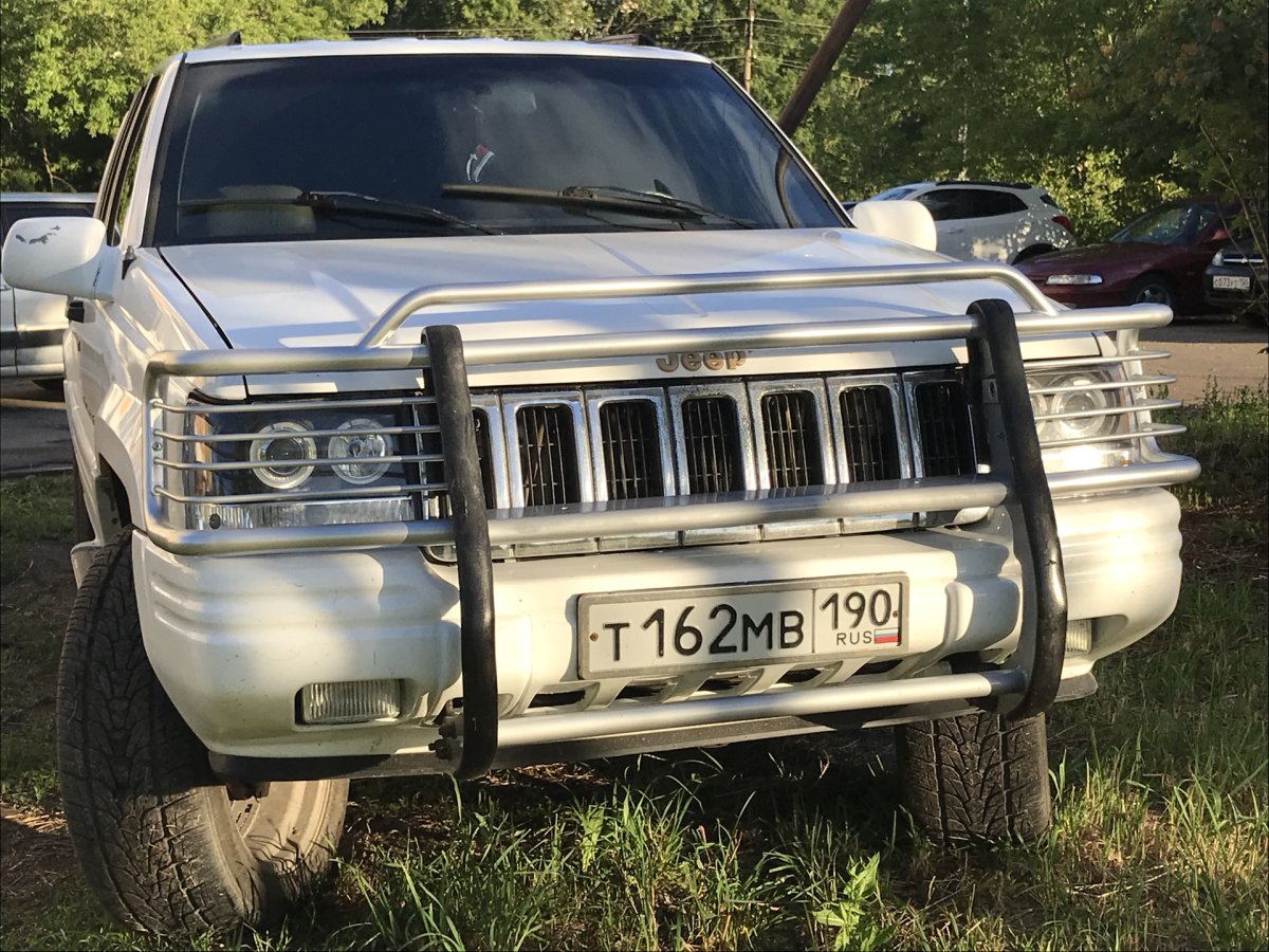 Jeep Grand Cherokee 1995 с кенгурятником