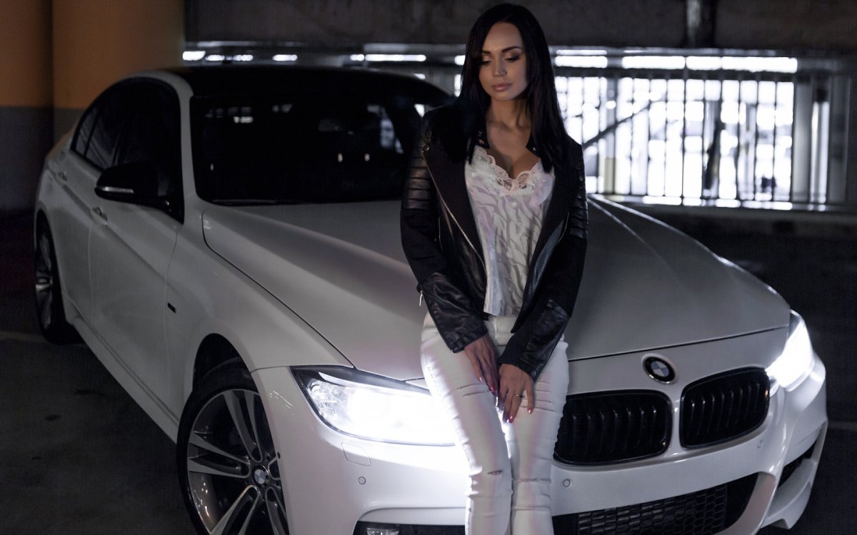 BMW f10 и девушка