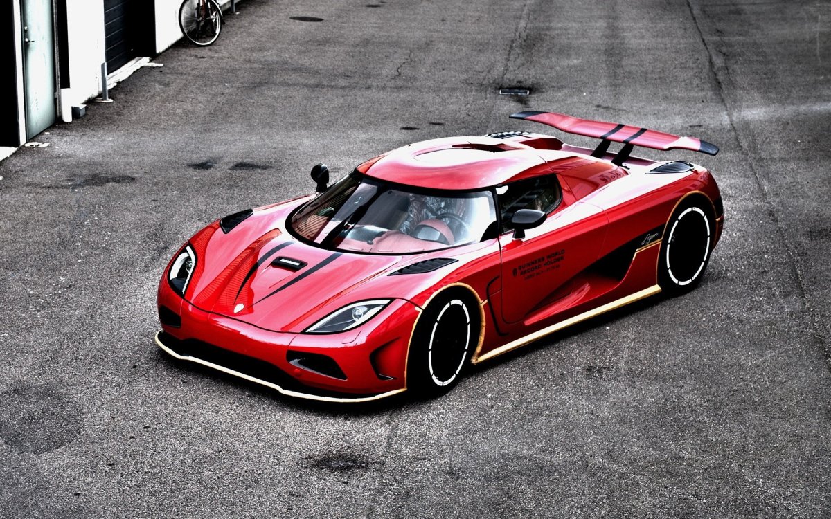 Машина Koenigsegg Agera r