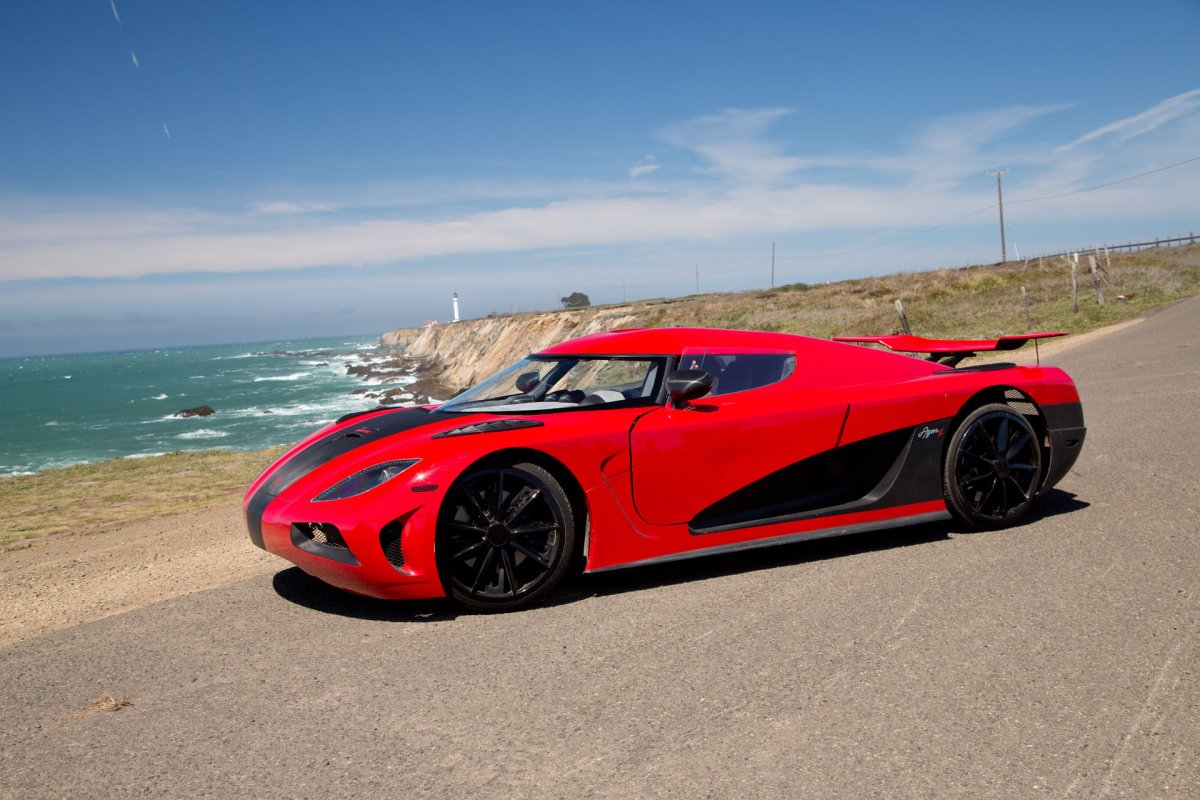 Koenigsegg Agera красная