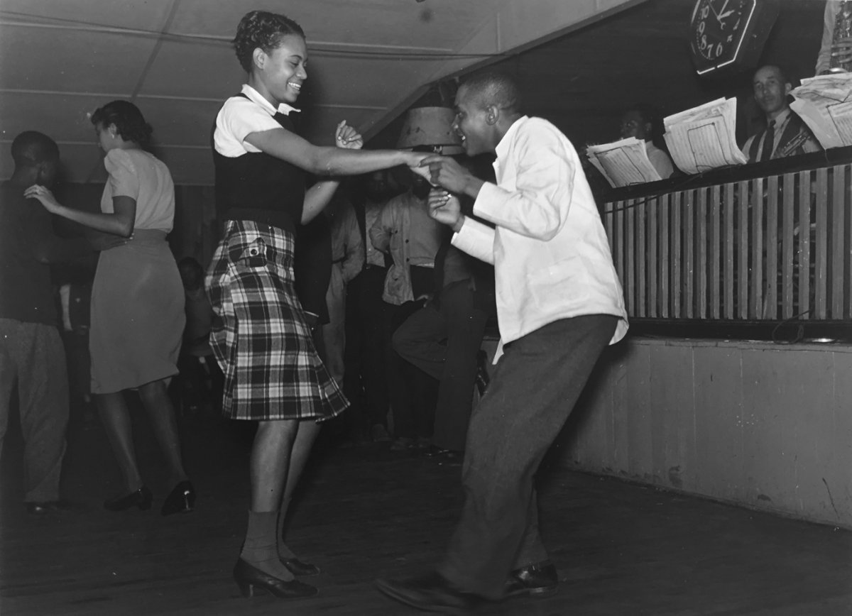 Jukebox at the Bar Dancing