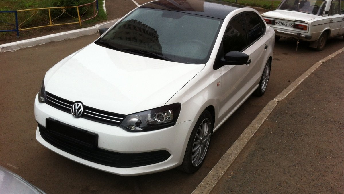 Volkswagen Polo sedan с черной крышей