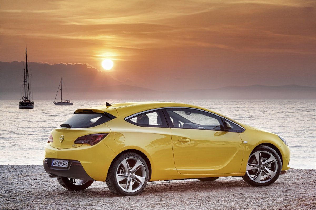 Опель Астра GTC 2012
