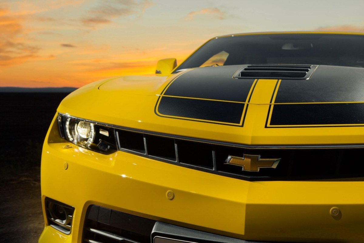 Chevrolet Camaro желтый