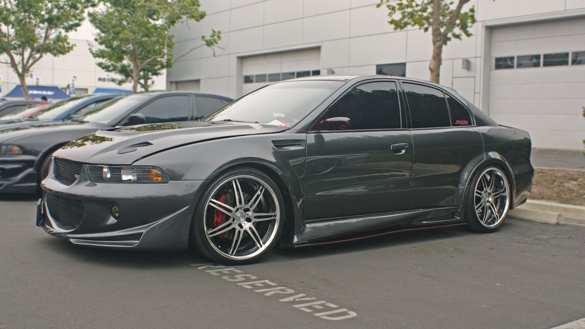 Mitsubishi Galant универсал в обвесе