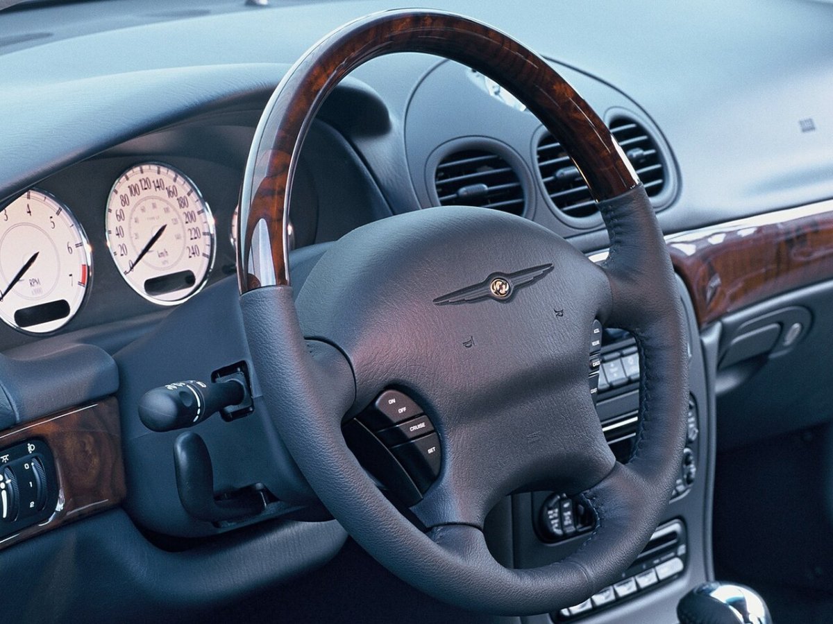 Chrysler 300m салон