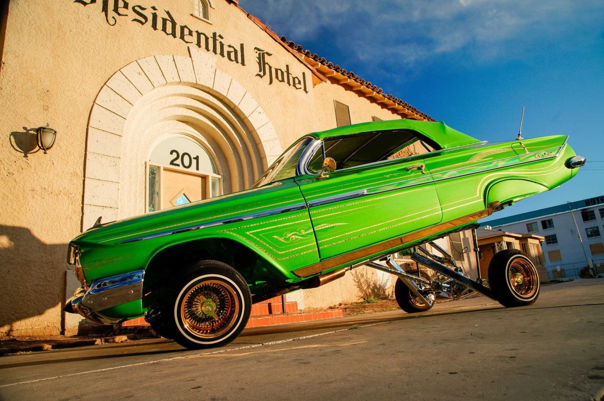 Chevrolet Impala лоурайдер