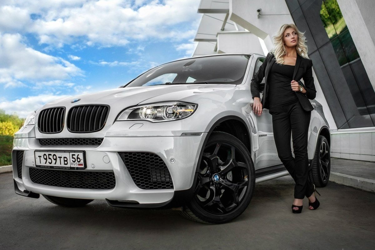 BMW x6 girl