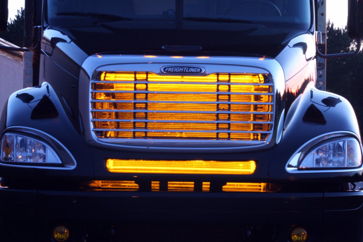 Truck freightliner service