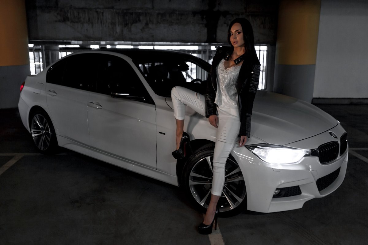 BMW g30 и девушка