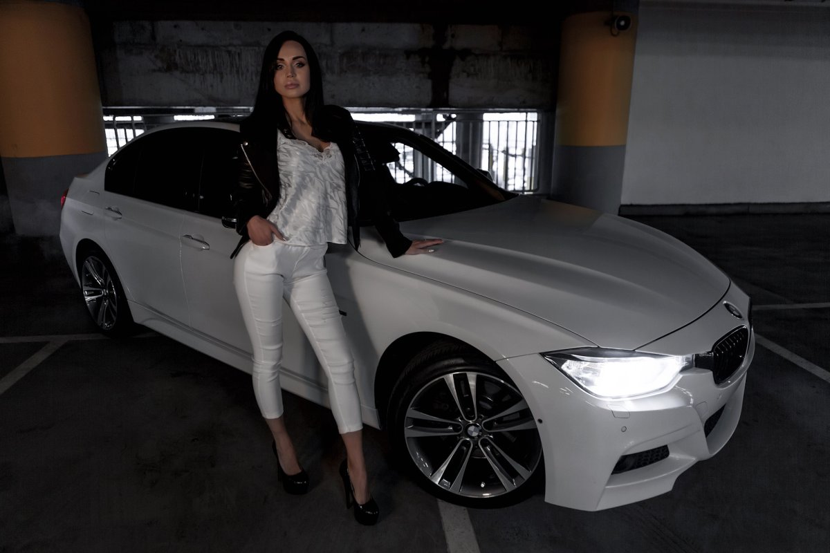 BMW f10 и девушка