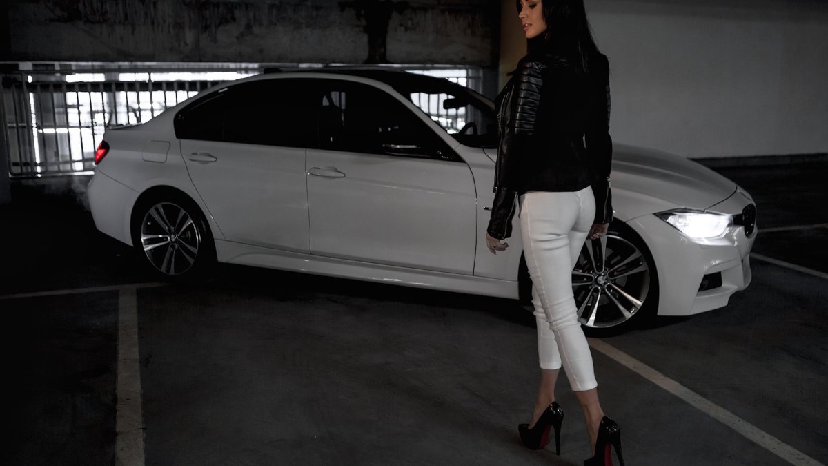BMW m5 f10 с девушкой