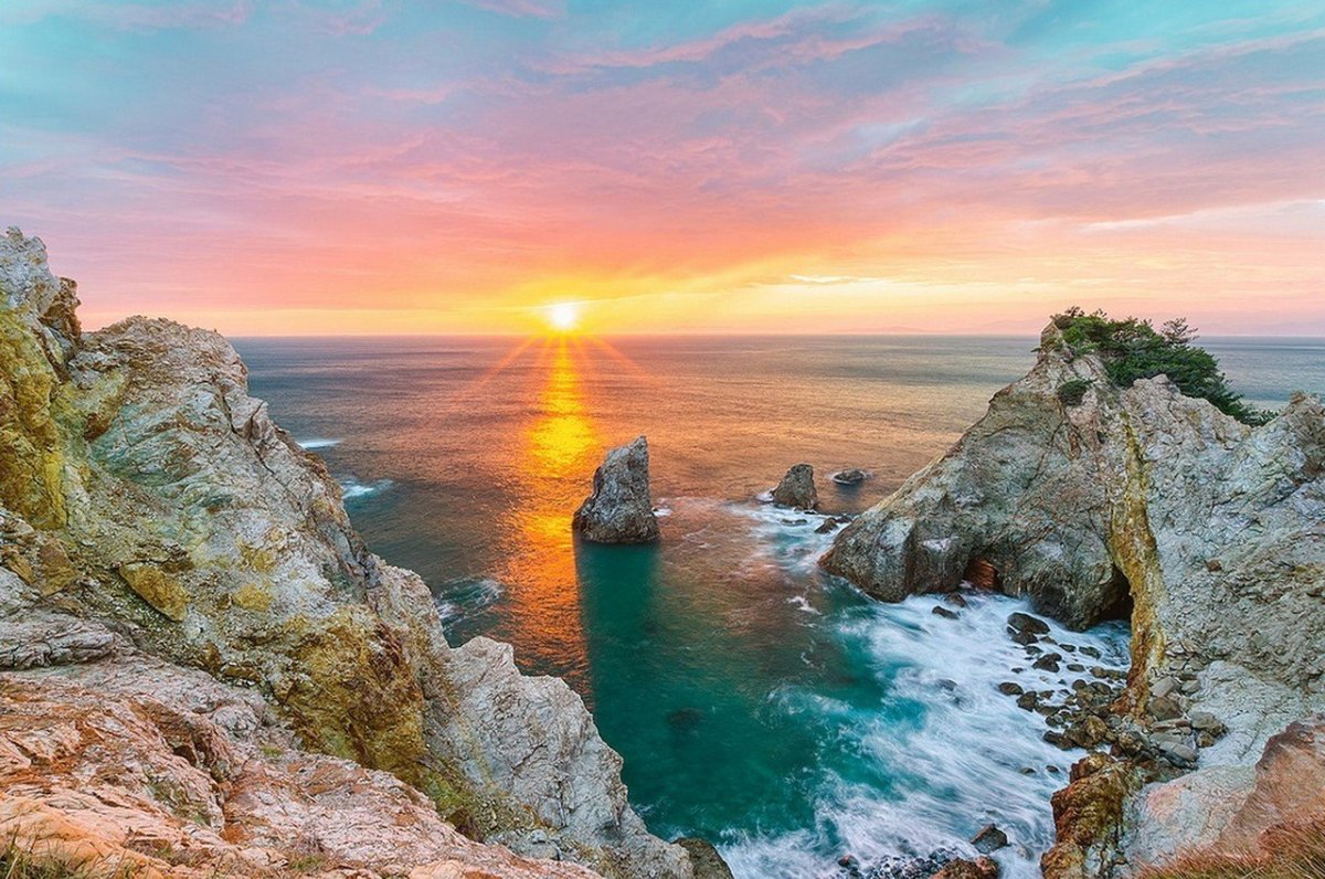 Морские скалы Крыма