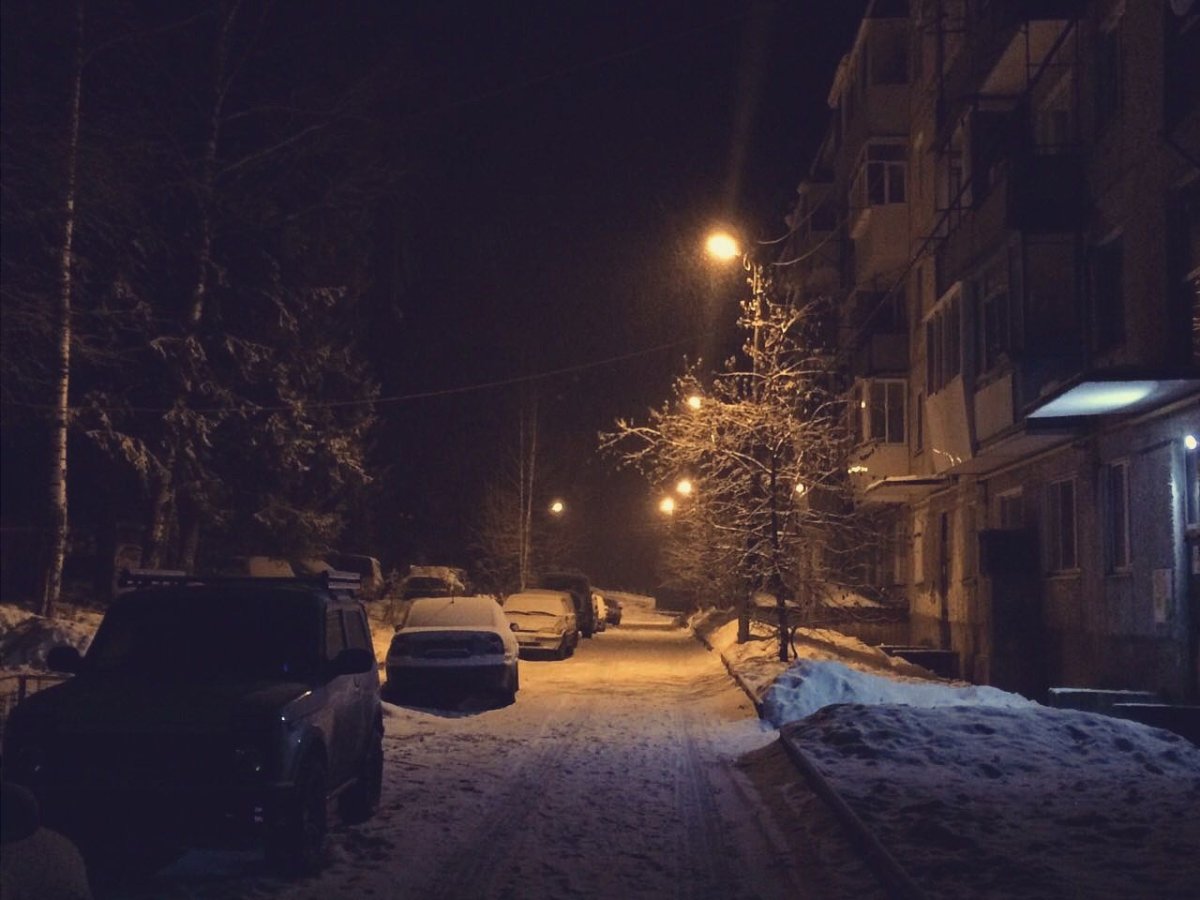 Двор ночью зимой
