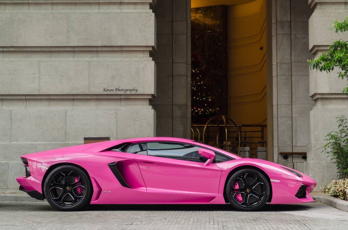 Lamborghini авентадор розовый