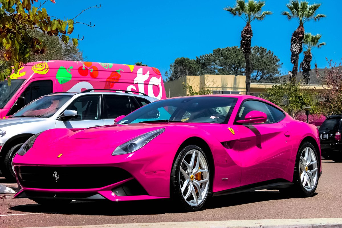 Розовая Феррари f430