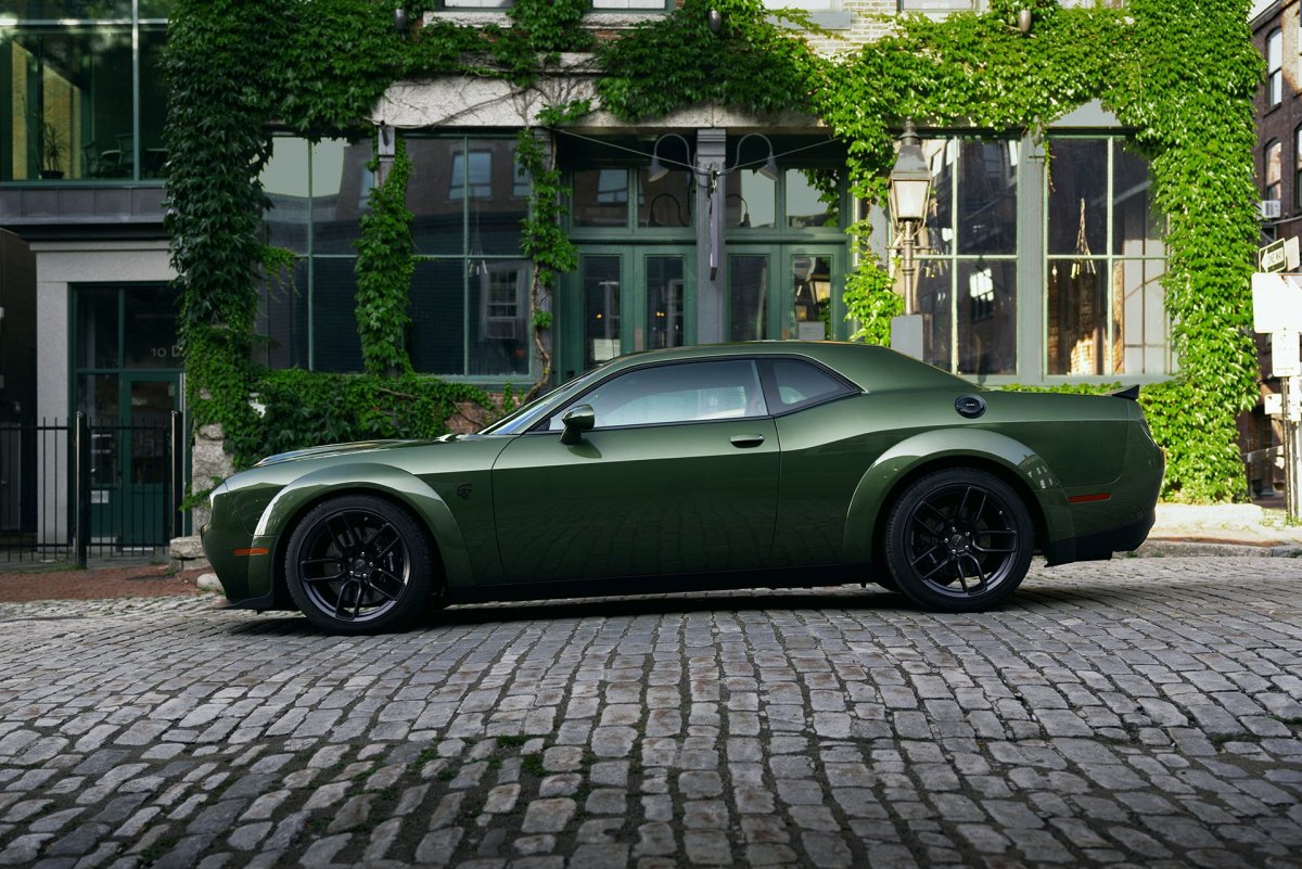 Dodge Challenger 2019 зеленый