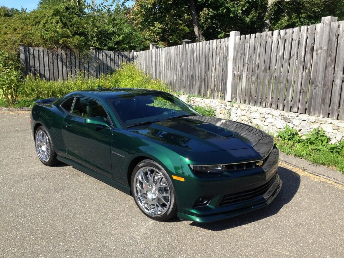 Chevrolet Camaro зеленый