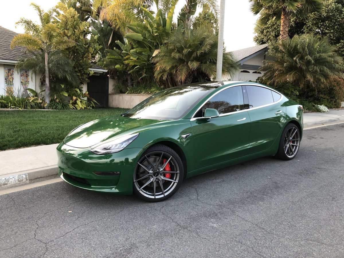 Tesla model 3 Green