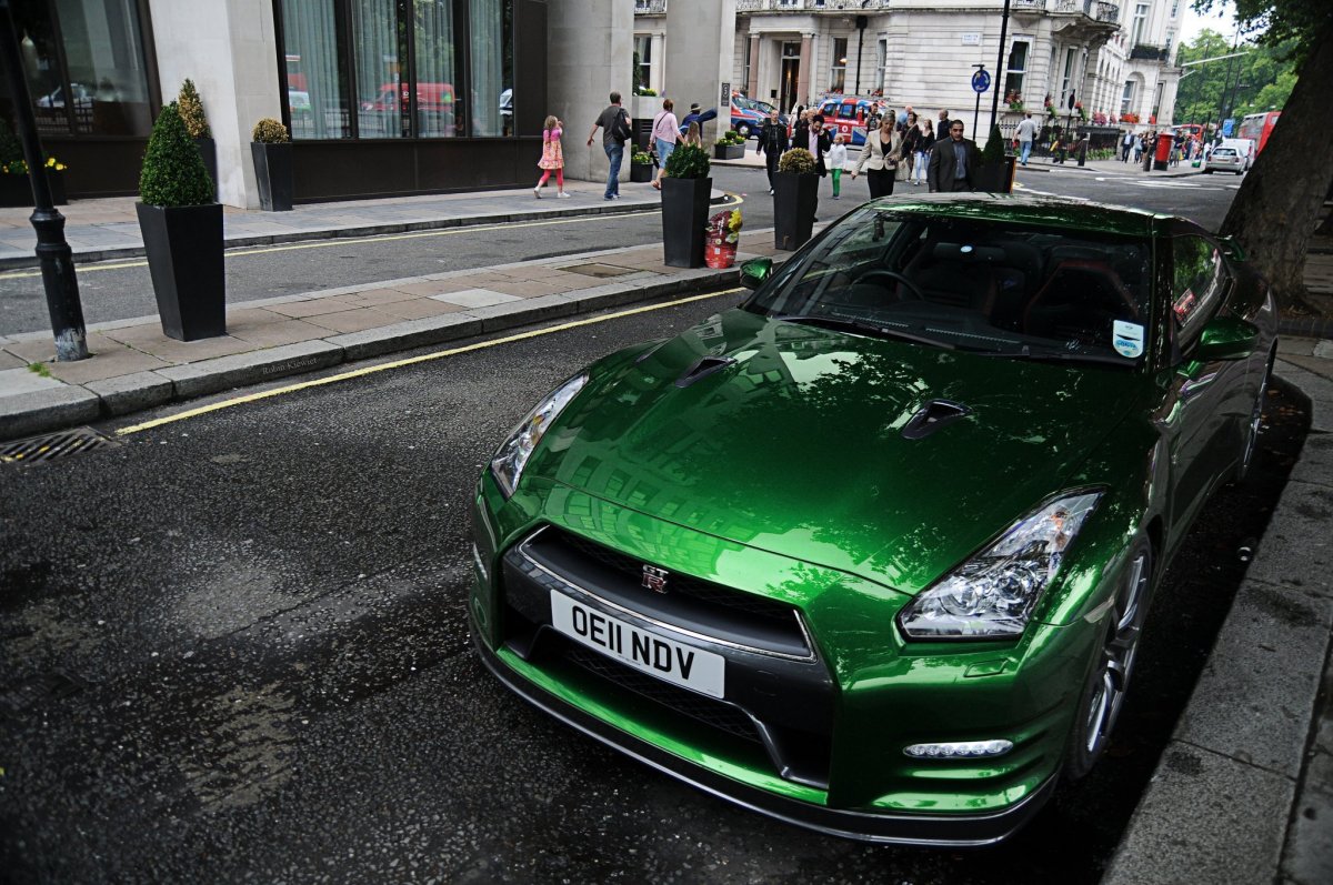 Nissan gt-r (r35) зеленый
