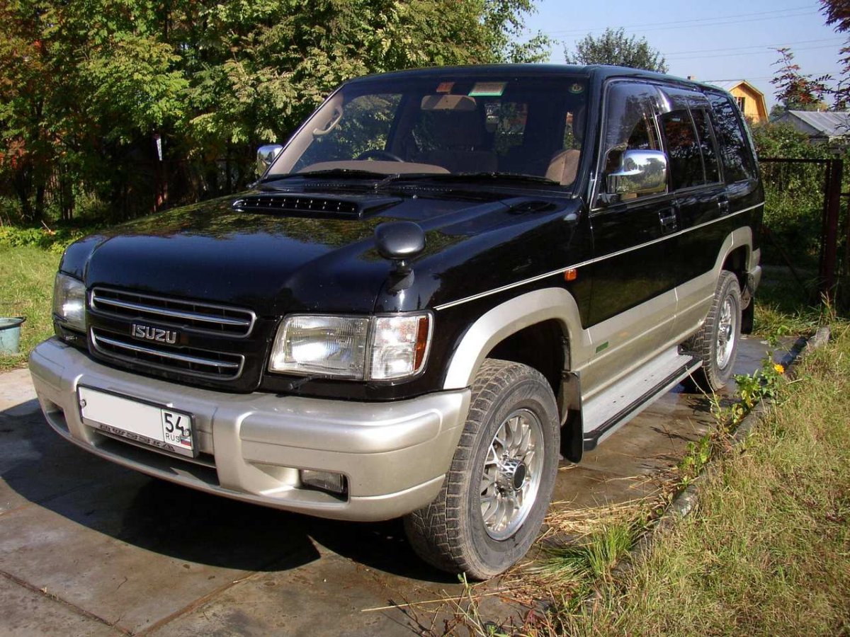Isuzu Bighorn 2000