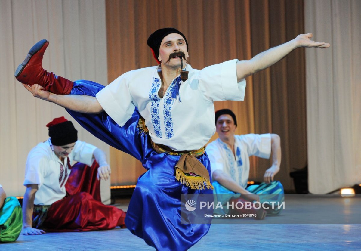 Народные танцы Ползунец