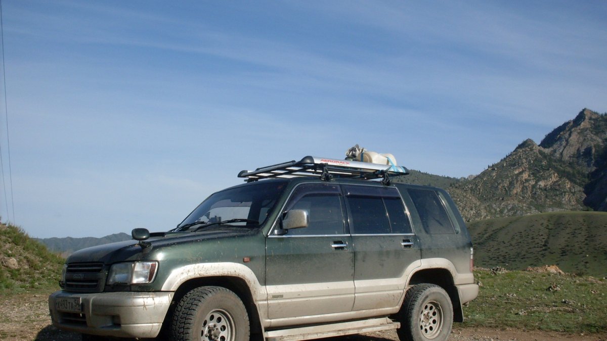 Isuzu Bighorn 2000 оффроуд