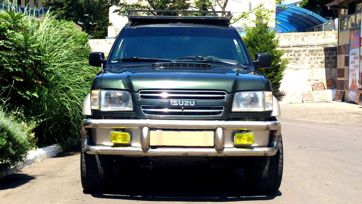 Isuzu Bighorn 2001