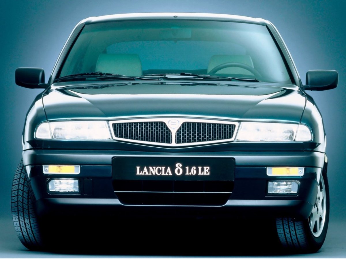 Lancia машина