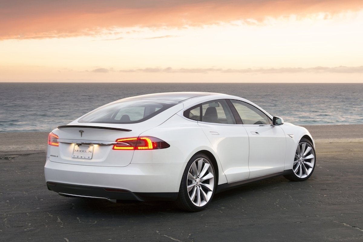 Машина Tesla model s