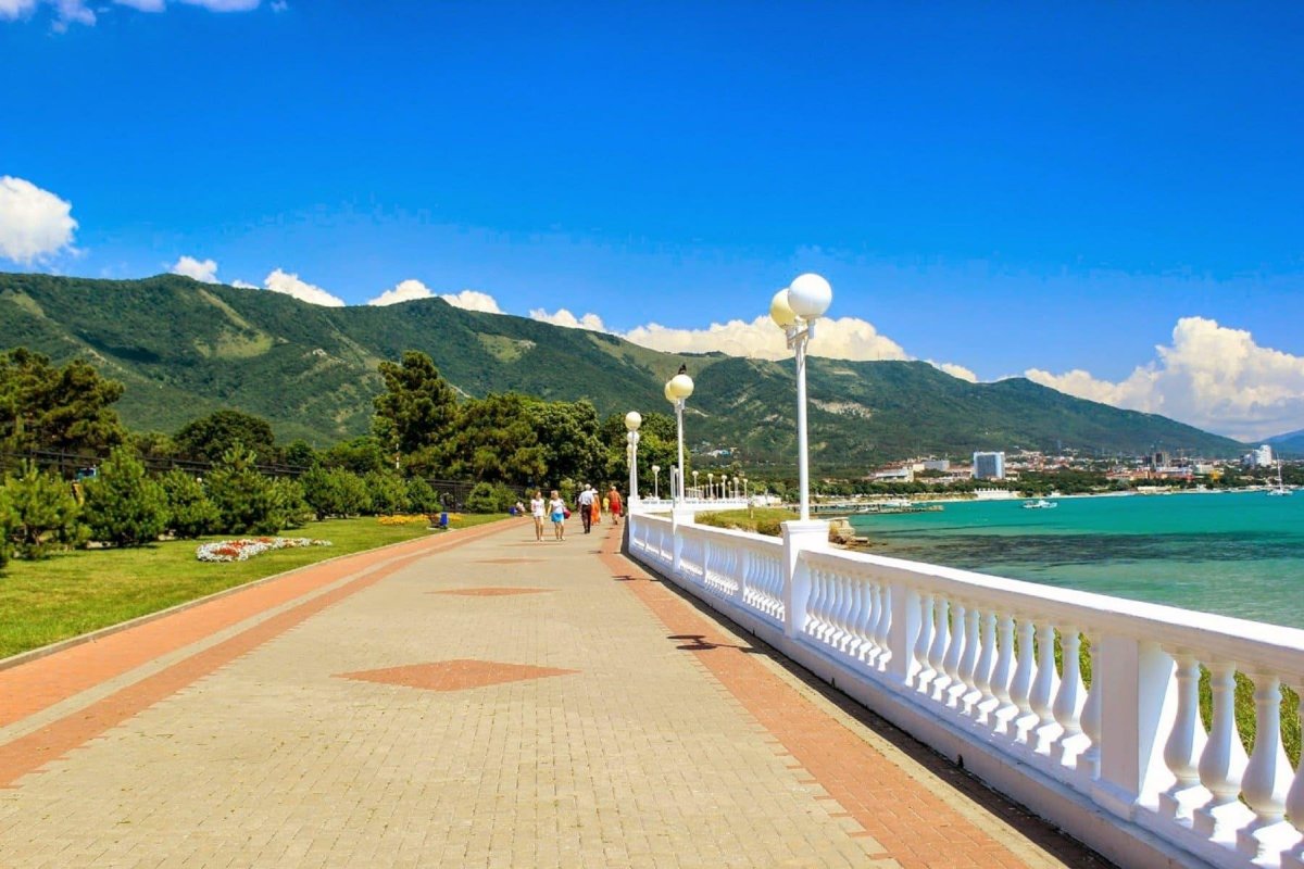 Геленджик море набережная