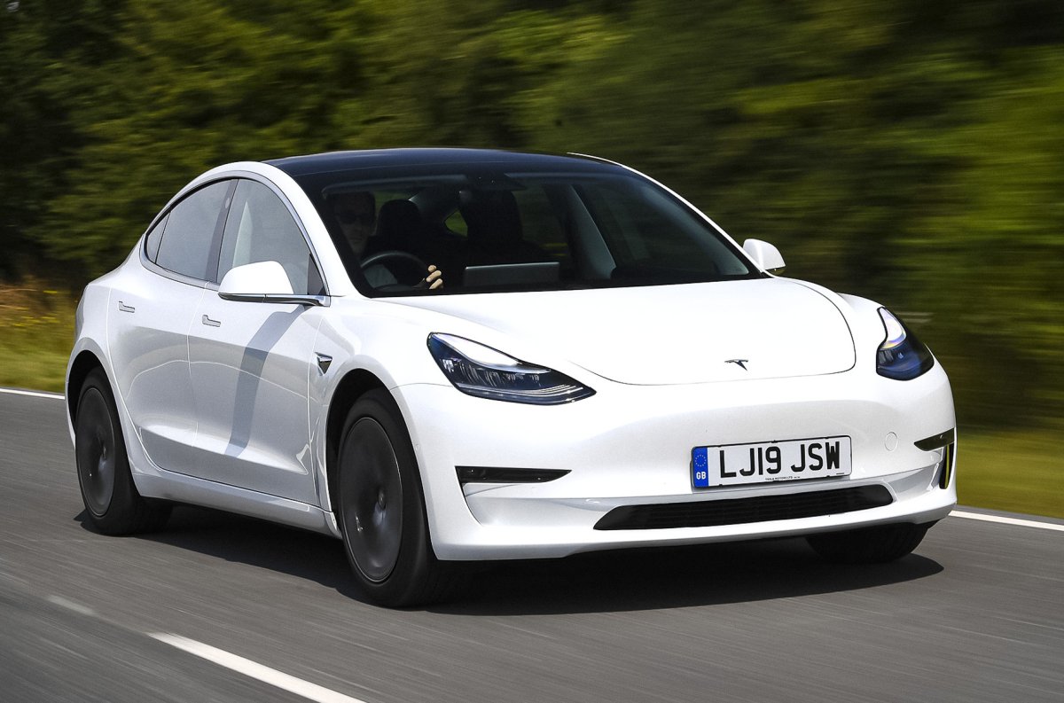 Седан Tesla model 3