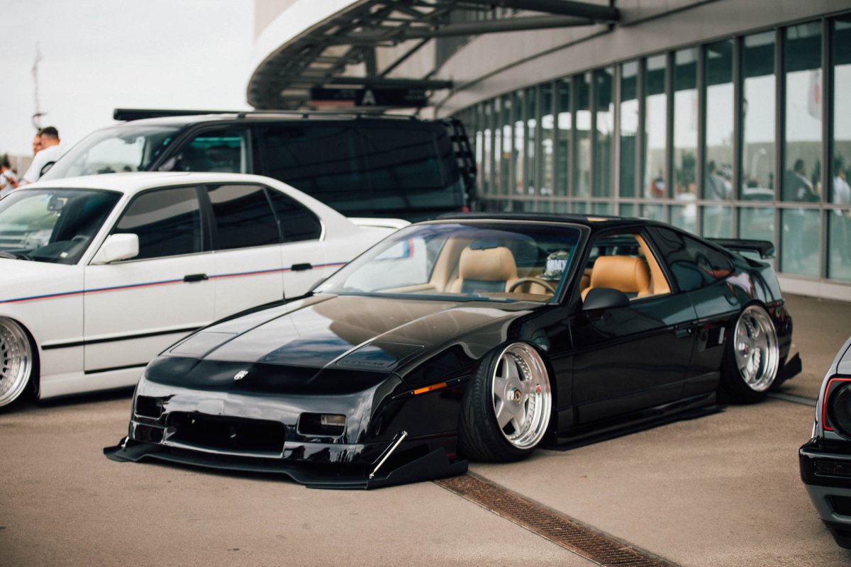 Pontiac Fiero stance