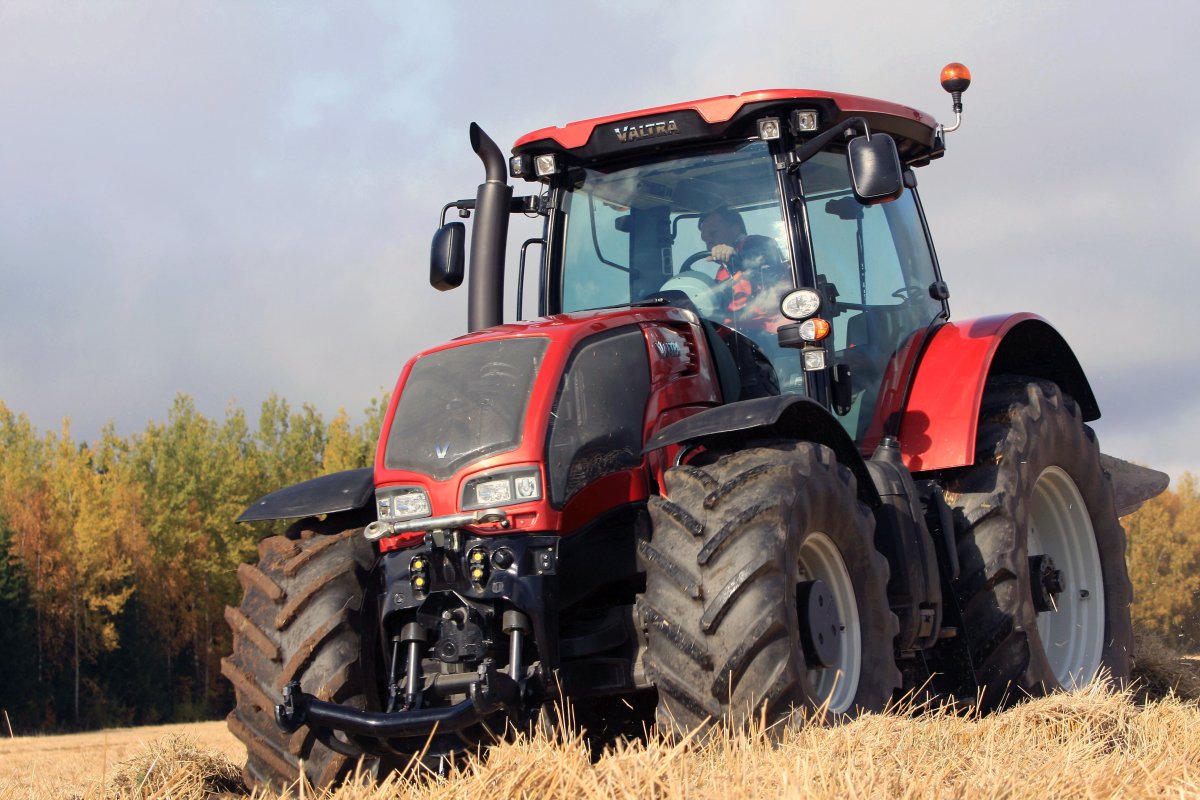 Трактора Massey Ferguson John Deere New Holland