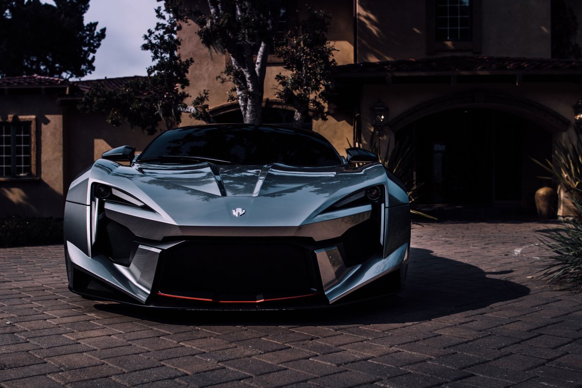 W Motors Fenyr Supersport