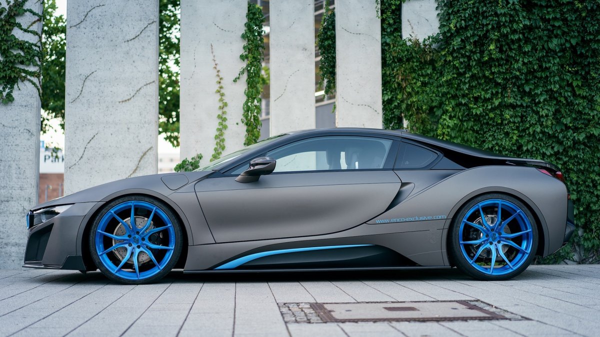 Спортивная БМВ купе i8