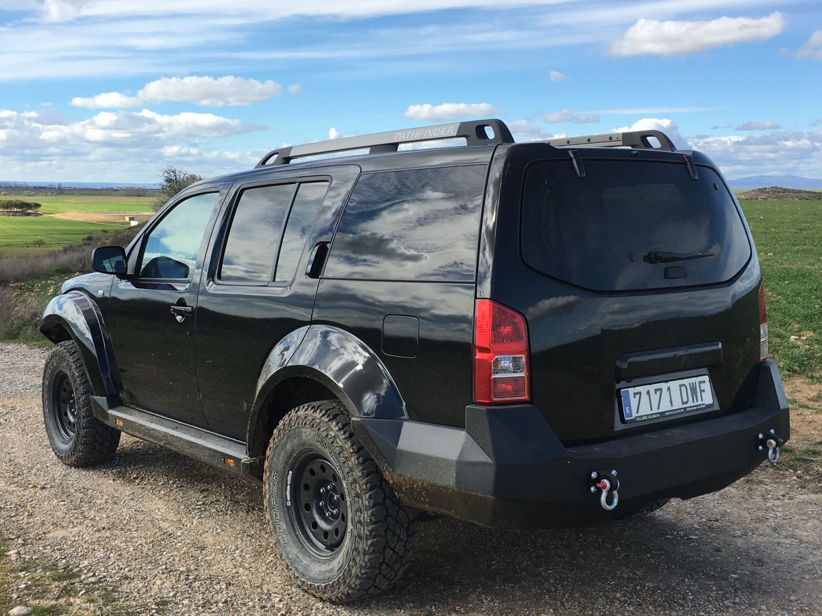 Nissan Pathfinder 4 off Road